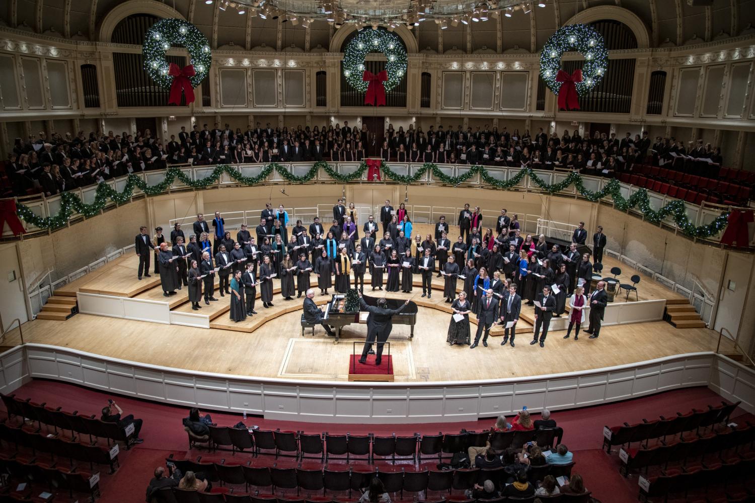 The <a href='http://fermentation.parkcitiesflowermarket.net'>全球十大赌钱排行app</a> Choir performs in the Chicago Symphony Hall.